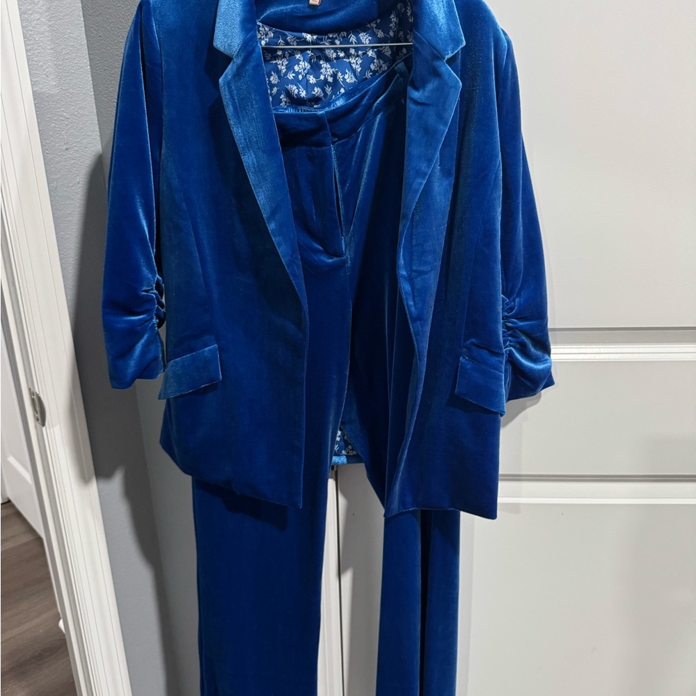 Skies Are Blue Velvet Blazer in Rich Blue
